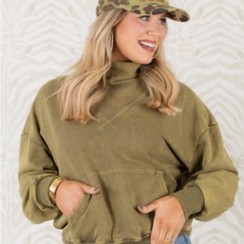 Umgee Sage Green Women's Sweatshirt size M - Picture 2 of 2